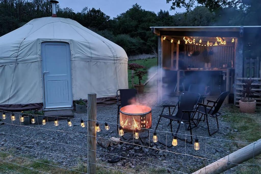 Отель Bronfelen Yurt Cynghordy Экстерьер фото