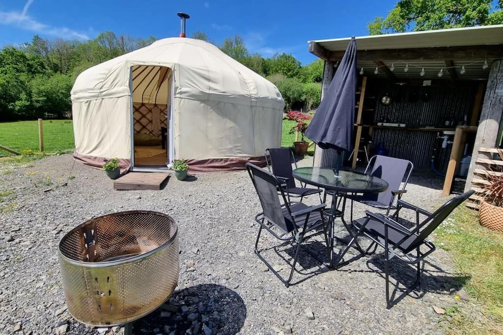 Отель Bronfelen Yurt Cynghordy Экстерьер фото