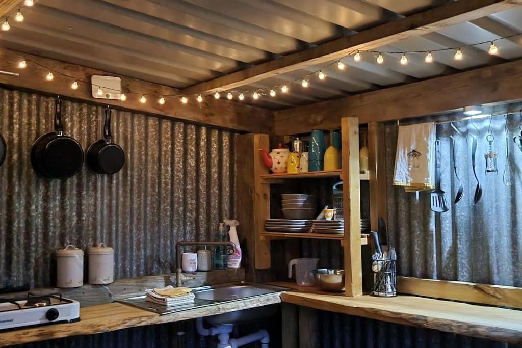 Отель Bronfelen Yurt Cynghordy Экстерьер фото