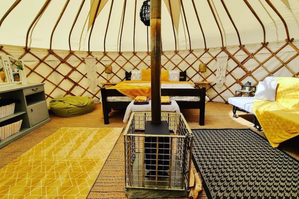 Отель Bronfelen Yurt Cynghordy Экстерьер фото